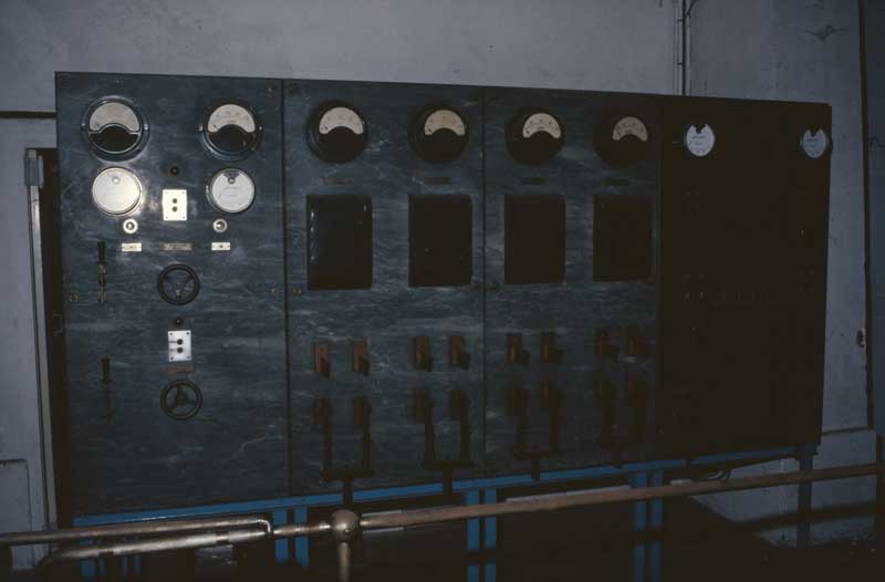Détail : tableau électrique (2).