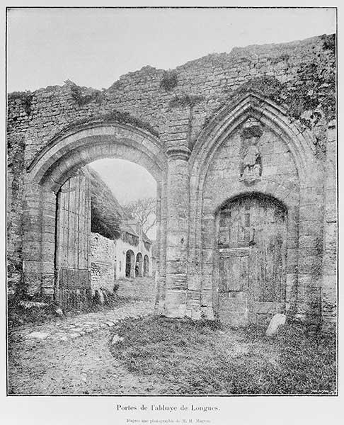 Portes de l'abbaye de Longues.