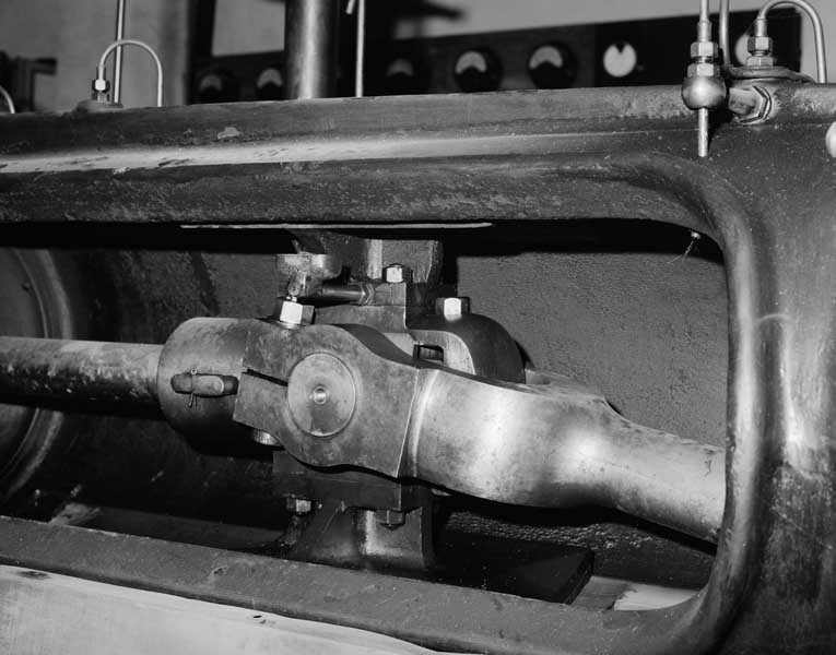 Détail : articulation tige du piston-bielle.
