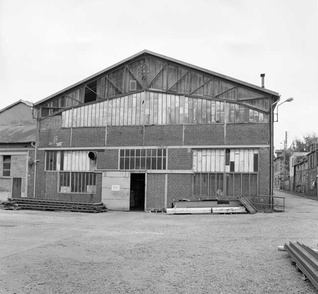 Filature de lin, puis usine liée au travail du bois Isoroy, actuellement médiathèque La Fabrique et Pôle de santé libéral et ambulatoire