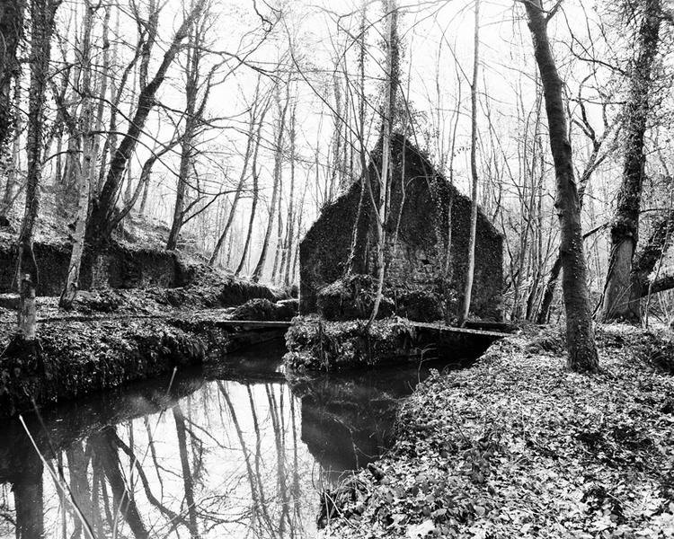 Fenderie, canal d'amenée, vue prise du nord.