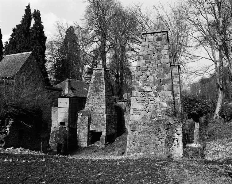 Affinerie, vue des foyers et chute prise du sud.