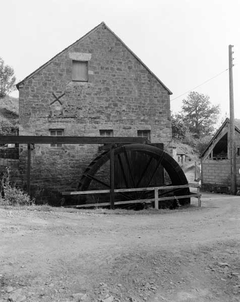 Champsecret, moulin à farine : roue hydraulique.