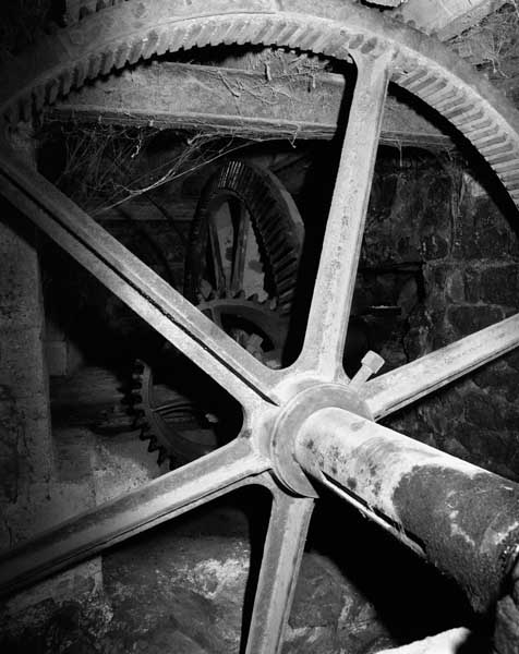 Détail : mécanisme de transmission du mouvement de la roue.