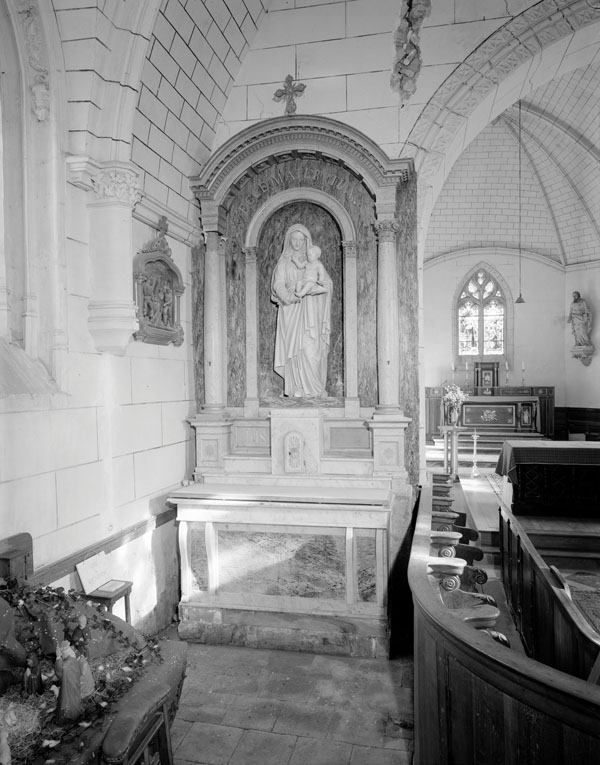 Ensemble de l'autel secondaire de Notre-Dame : autel, tabernacle, retable à niche
