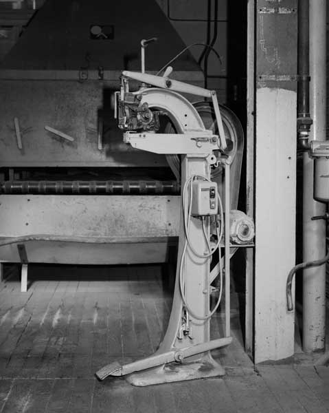 Machine à agrafer à pédale : piqueuse Leib