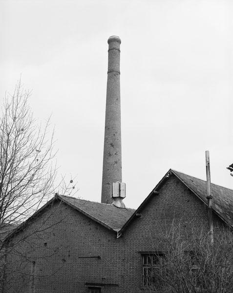 Cheminée d'usine, chaufferie et salle des machines. Vue prise du nord-ouest.