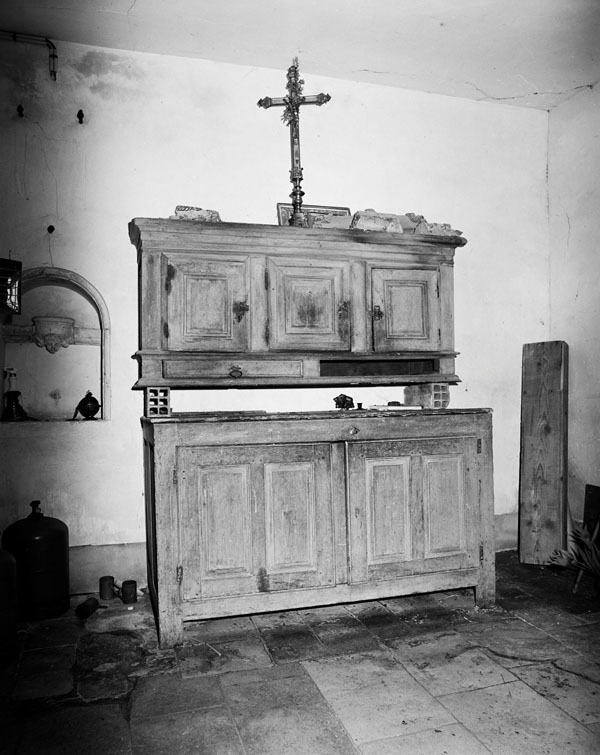 Meuble de sacristie : chasublier