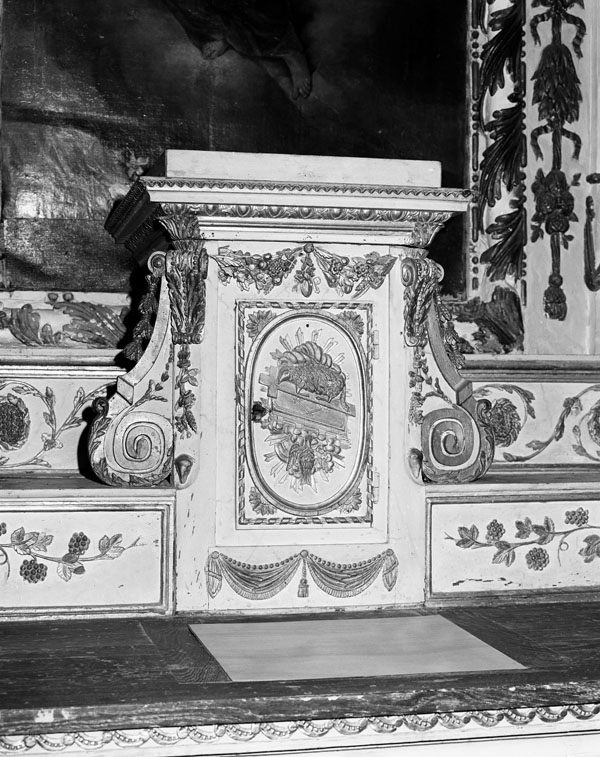 Autel tombeau, tabernacle du maître-autel