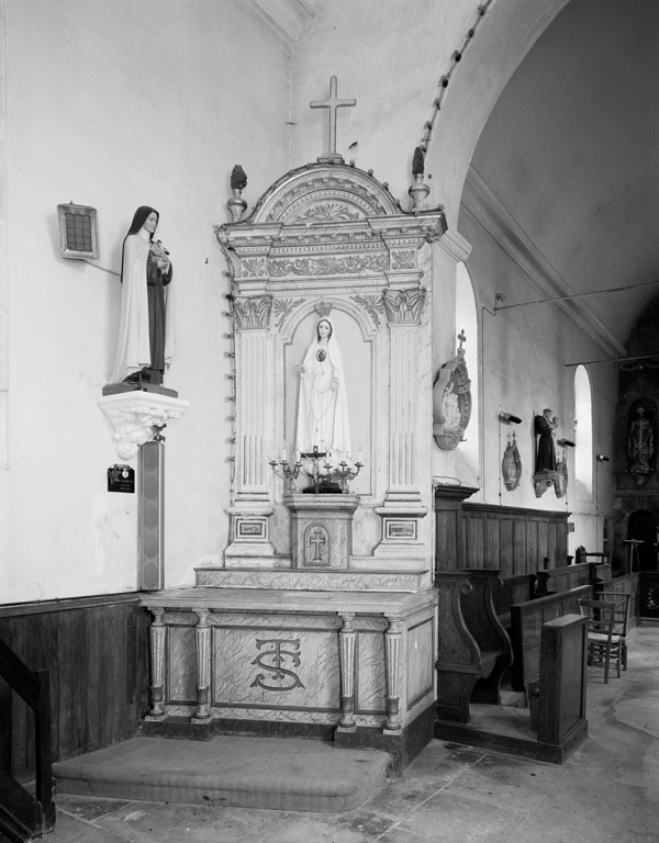 Ensemble de l'autel secondaire : autel, retable architecturé, tabernacle