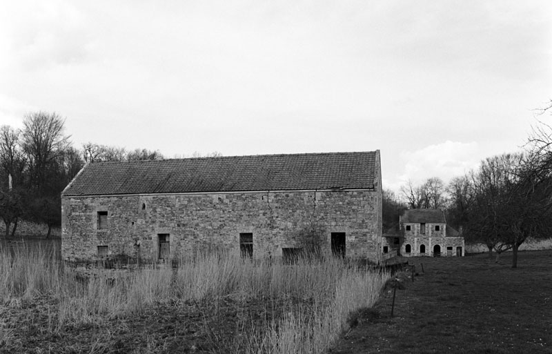 Moulin à huile, réservoir et canal.