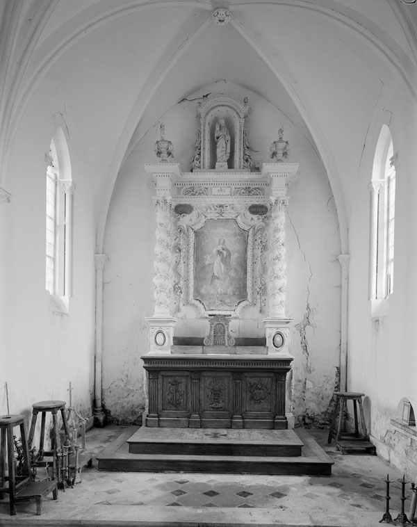 Ensemble d'un autel, d'un retable architecturé et d'un tabernacle