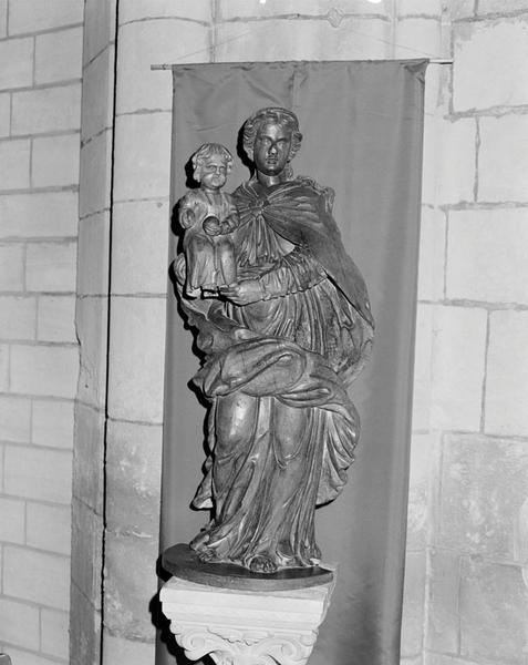 Statue : Vierge à l'Enfant