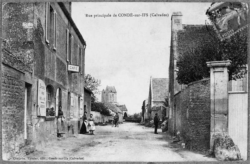Rue principale de CONDE-sur-IFS (Calvados).- Carte postale, éd. Chapron, début 20e siècle. (Collection particulière Seigneurie).