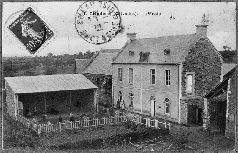 11. Grimbosq (Calvados). - L'Ecole.- Carte postale, Mazeline, éd. Prestavoine, début 20e siècle. (Collection particulière Seigneurie).