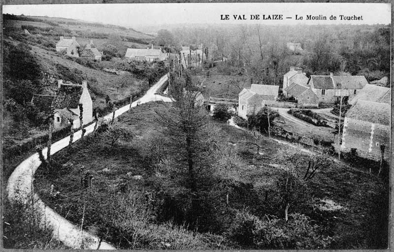 Le Val de Laize. - Le Moulin de Touchet.- Carte postale, éd. Ollivier, s.d., début 20e siècle. (Collection particulière Seigneurie).