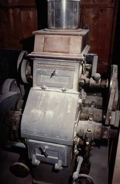 Broyeur à cylindres (minoterie) "ateliers Lacroix Frères à Dôle (Jura)".