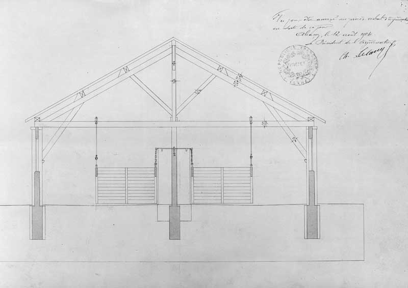 Coupe sur les nouvelles écuries.- Plan, 12 août 1904. (AD Orne).