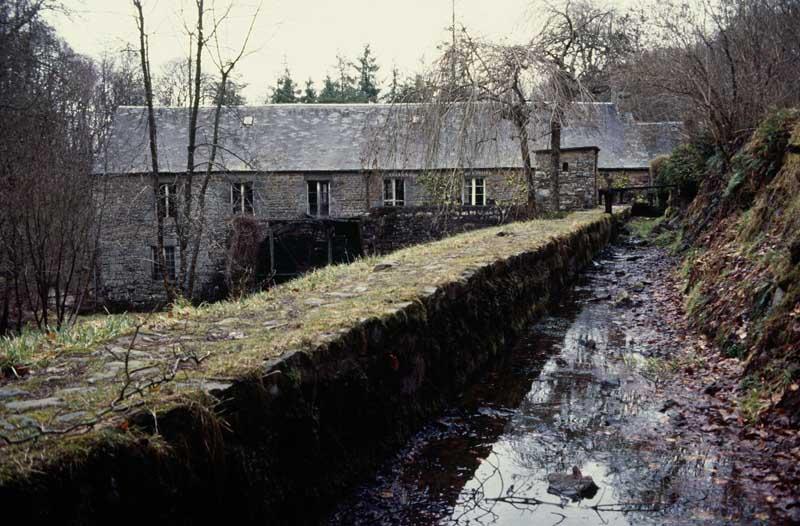 Canal d'amenée et élévation extérieure sud.