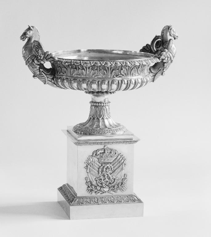 Coupe décorative : trophée équestre