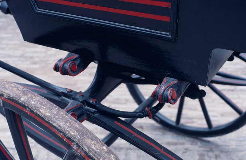Détail : suspension par ressorts elliptiques.