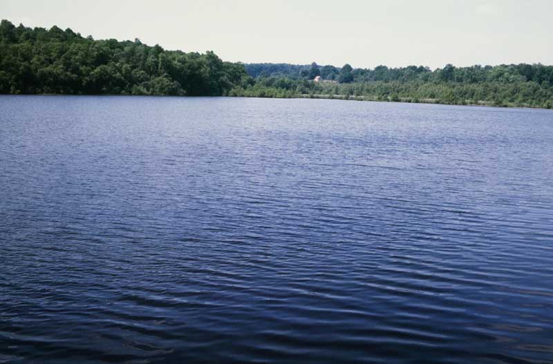 Réservoir, vue prise de l'est.