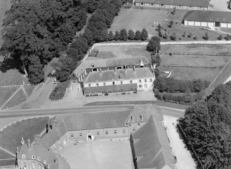 Ancienne maison du maréchal, puis auberge du Tourne Bride, vue aérienne prise du nord.