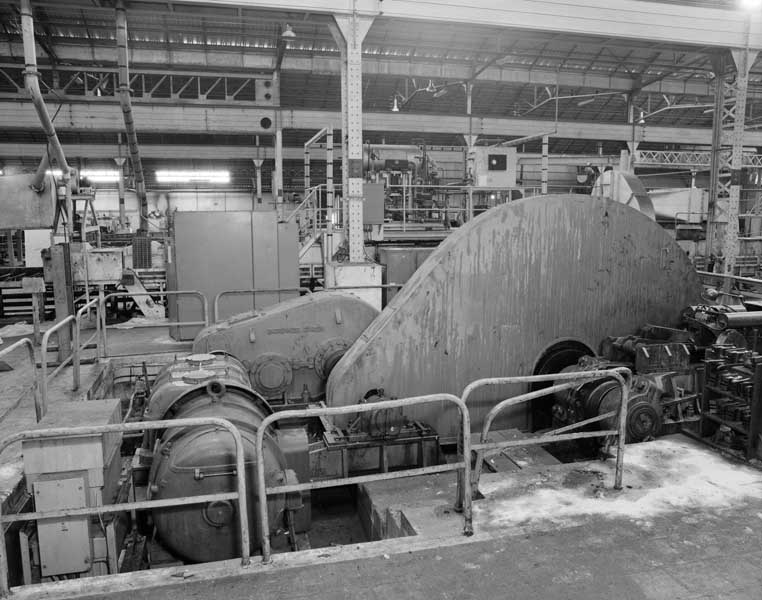 Bâtiment d'étirage (1). Banc à étirer (1). Détail : moteur et engrenages.