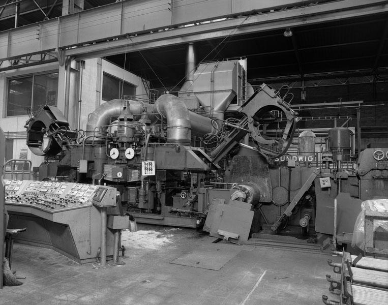 Bâtiment de laminage (4). Laminoir à 20 cylindres. Vue d'ensemble.