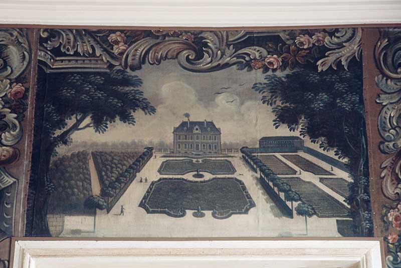 Vue intérieure, salon d'Achille : dessus de porte : Elévation extérieure sur cour.