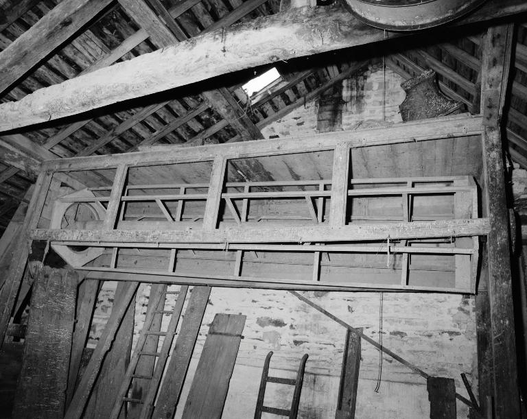 Intérieur de l'atelier de fabrication, combles, bluterie.