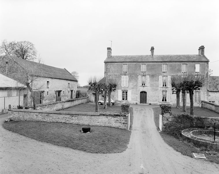 Grainville. Ferme. Logis, élévation extérieure ouest sur cour. ; Logis, élévation extérieure ouest sur cour.