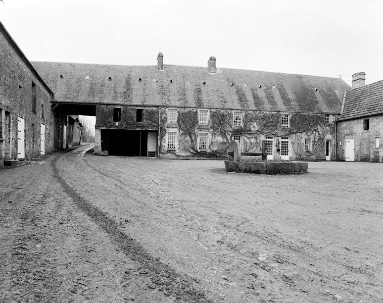 Logis et passage couvert, élévation extérieure ouest sur cour (tour à pommes).