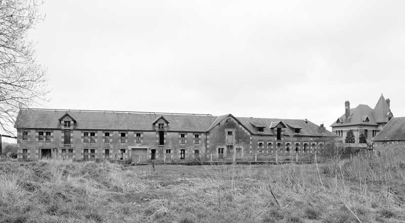 Saloir et hâloirs, élévation extérieure sud (avant transformation en logements).- Photographie ancienne, 1987.