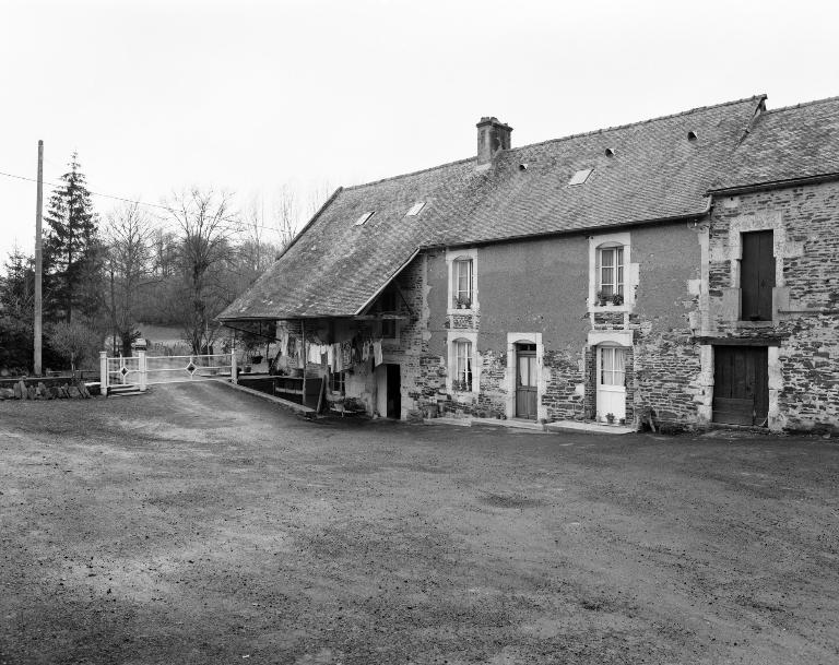 Atelier de fabrication et logement, élévation extérieure sud sur cour.