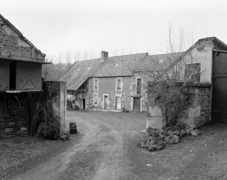 Vue générale du moulin prise de l'est.