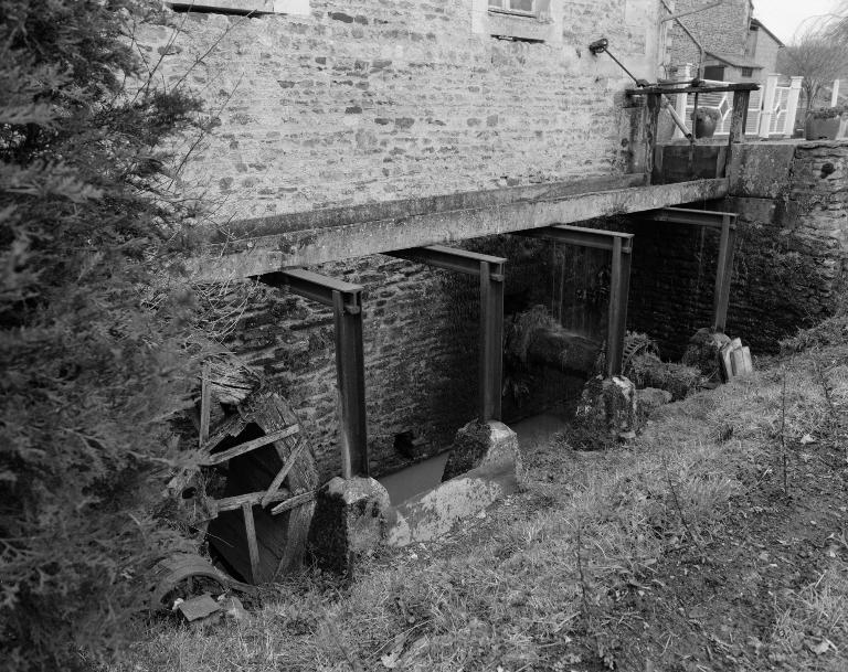 Canal d'amenée.- Photographie ancienne, 1987.
