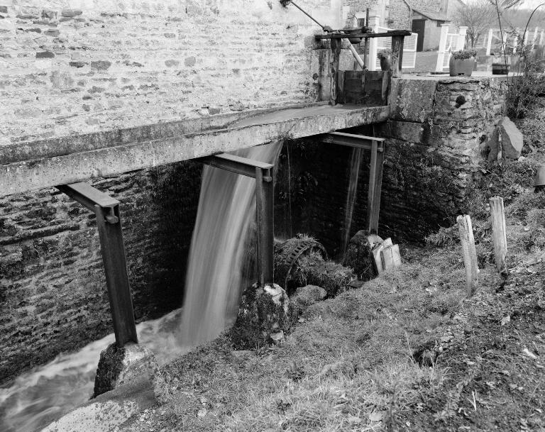 Canal d'amenée.- Photographie ancienne, 1987.
