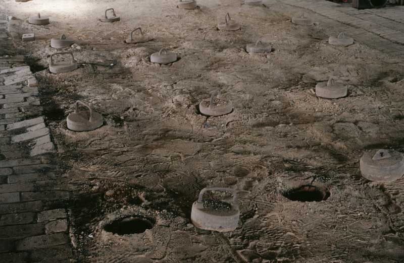 Four continu à galeries. Vue de dessus. Détail : cloches sur trous à feu.