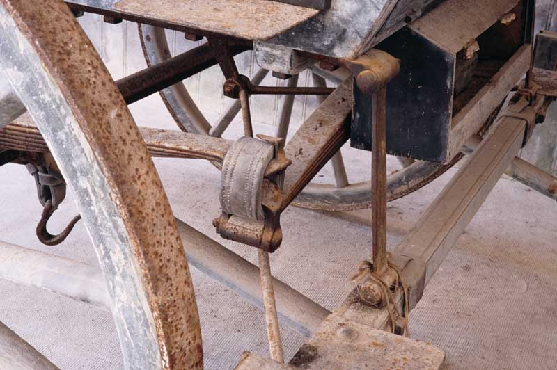 Détail avant restauration : essieu.