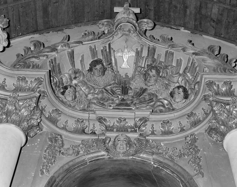 Retable architecturé à niche, à ailes