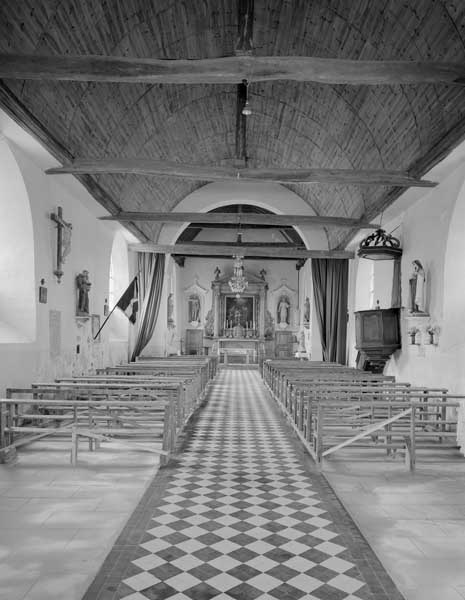 Eglise priorale Saint-Jean-Baptiste. Elévation intérieure de la nef vers le choeur.