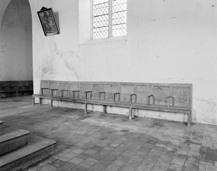 Ensemble de 9 bancs de fidèles (bancs d'église)