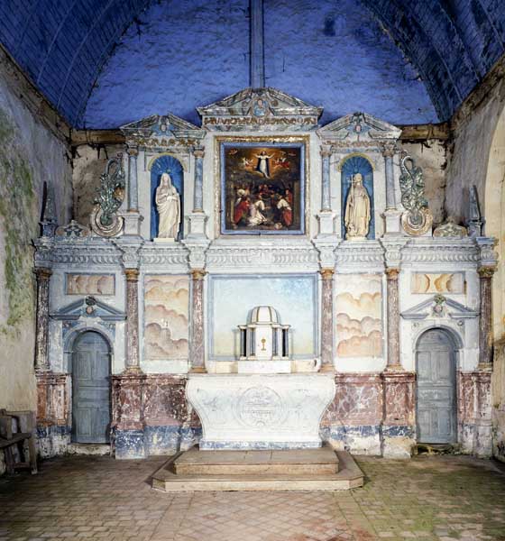 Eglise paroissiale Saint-Gourgon. Ensemble du maître-autel : autel, retable, tabernacle. ; Vue d'ensemble.