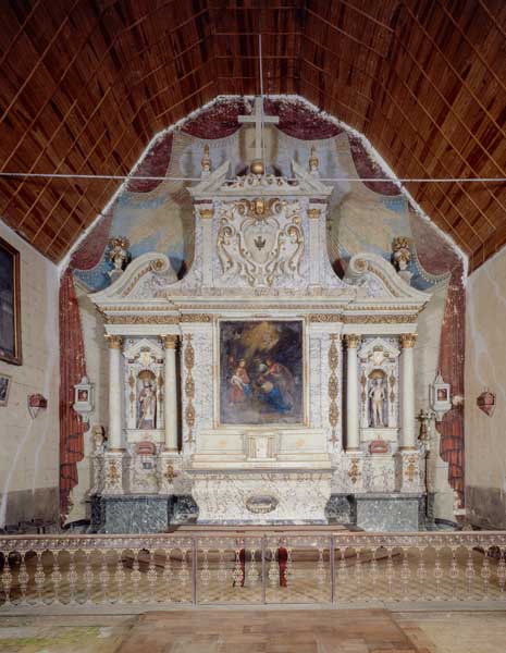 Ensemble du maître-autel : autel tombeau, retable architecturé, tabernacle