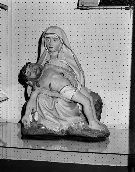 Groupe sculpté : Vierge de Pitié