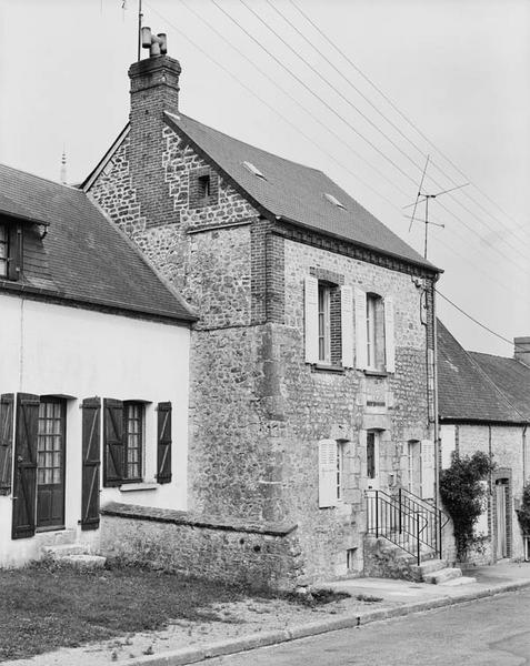 Village, maison, route du Vieux Bourg.