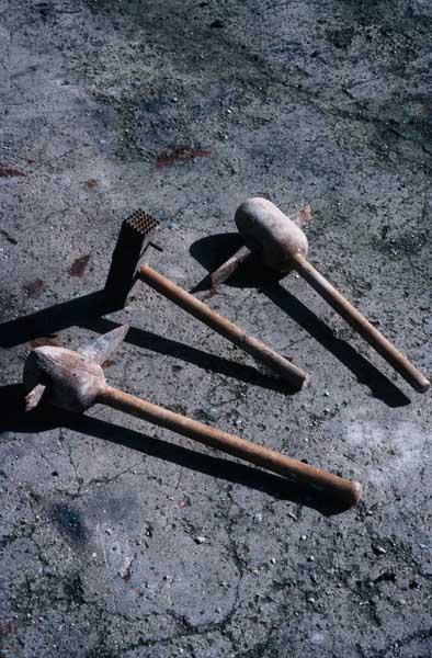 Boucharde et marteaux à grain d'orge.