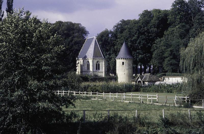 Vue d'ensemble de la plate-forme du château.