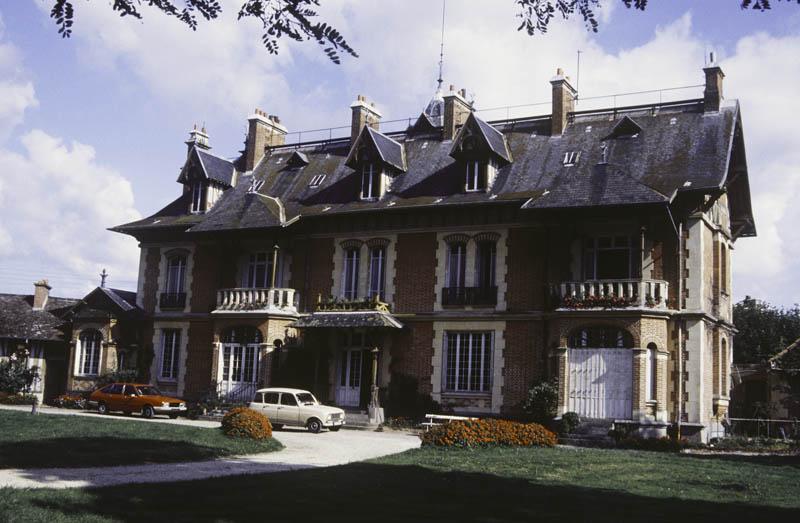 Logement dit le Pavillon, façade sur jardin.